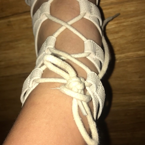 Tie up sandals - Picture 3 of 4
